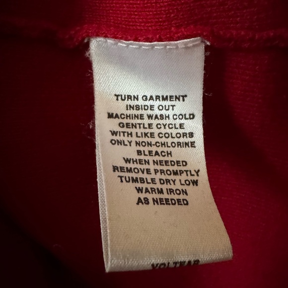 Sleeveless Red Turtleneck Top - Picture 5 of 5